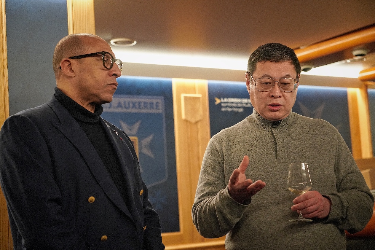 法國足協(xié)主席迪亞洛做客歐塞爾，并與董事會主席周云杰會晤