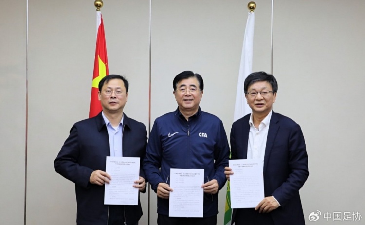 中國(guó)足協(xié)、江蘇省體育局、南京體育學(xué)院簽約共建足球裁判學(xué)院