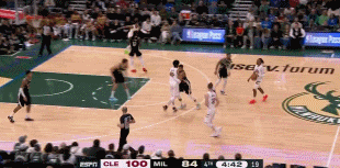 舉火燒天！阿倫順下暴力隔扣大洛 騎士轟出一波13-0打停雄鹿