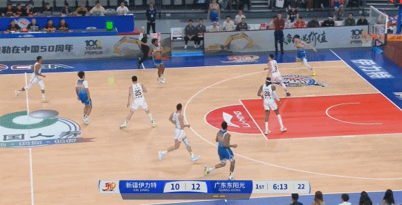 就是這么快！黑根斯三分再中！新疆回敬11-2攻擊波反超廣東！