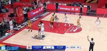 底線球不是難題！張鎮(zhèn)麟底線球助奧利弗空接暴扣&奧利弗微微一笑