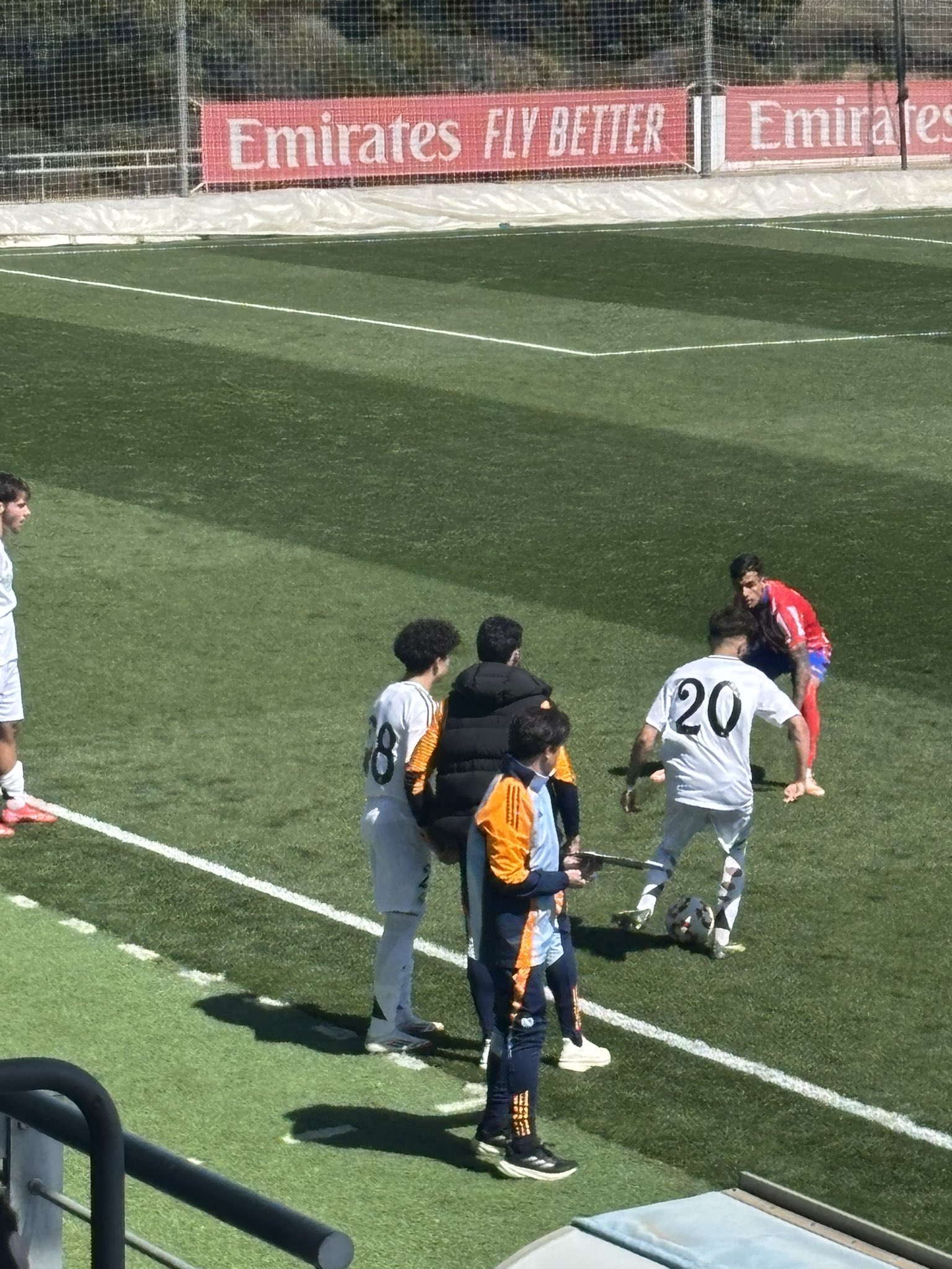 天賦滿滿！馬塞洛15歲兒子恩佐皇馬U19首秀，登場5分鐘腳后跟助攻