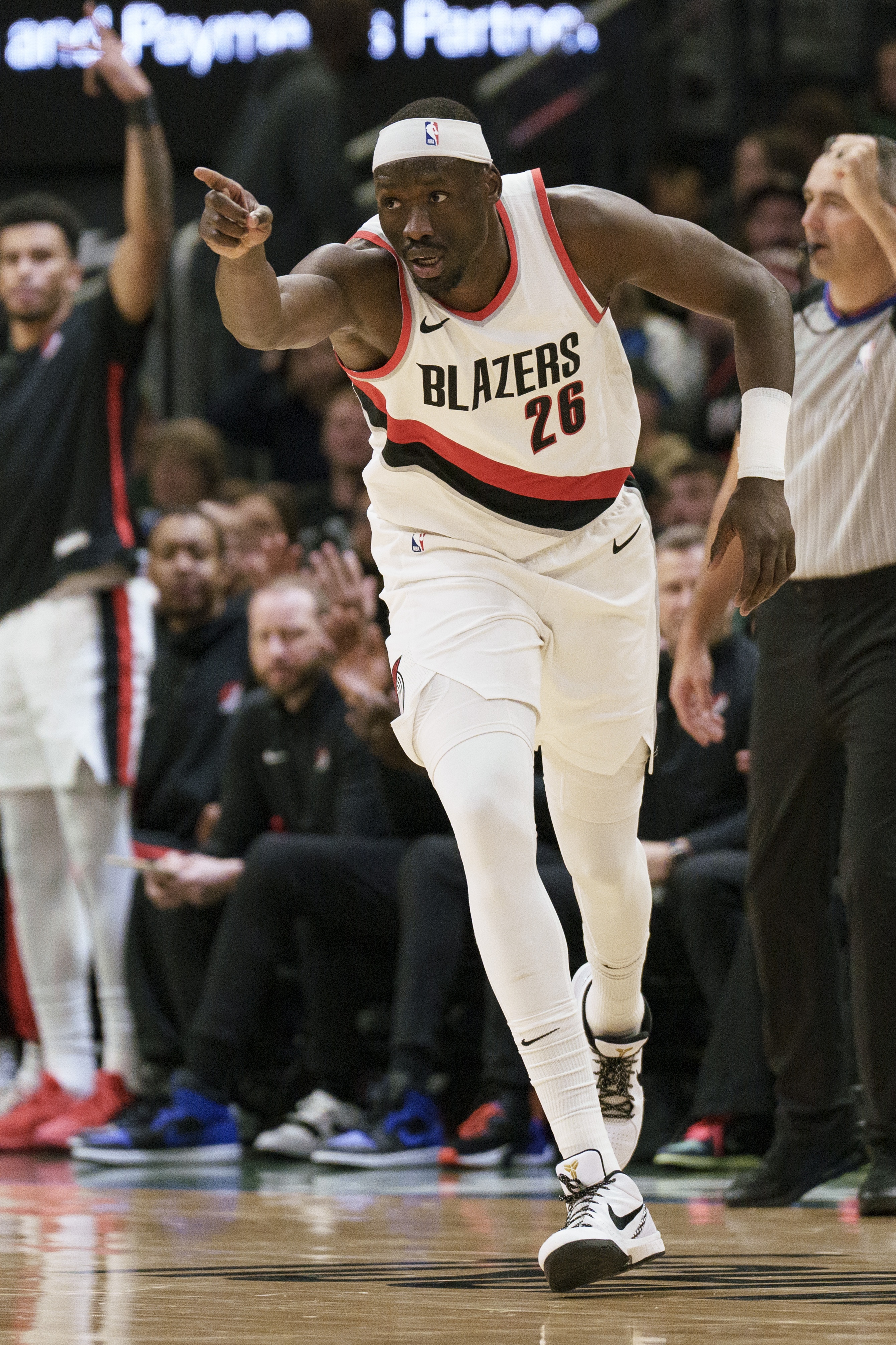 CBA名宿！里斯上半場三分4中3 11分鐘砍下11分5籃板