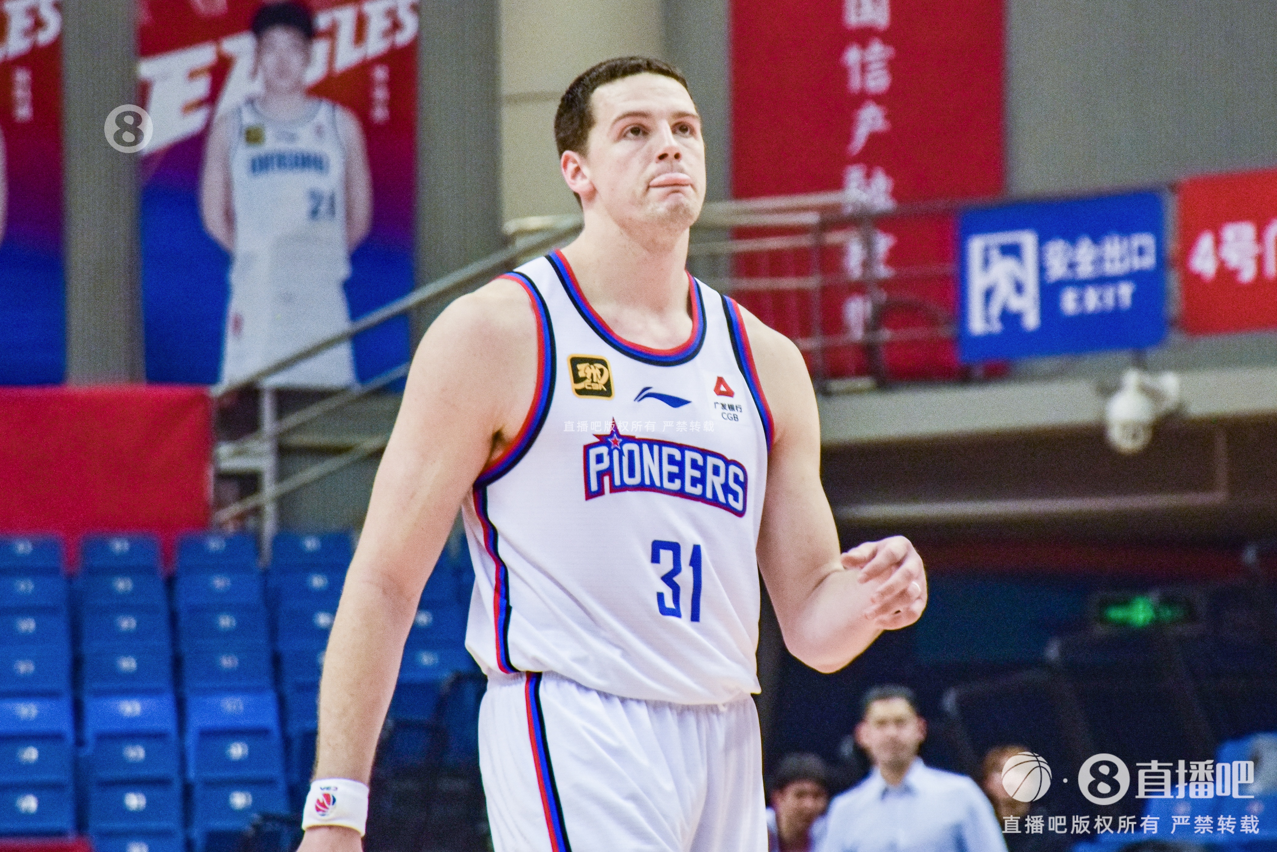 外線開火！大衛(wèi)-詹姆斯半場12中8砍23分5板 三分8中6